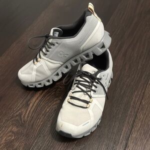 On Running Cloudrunner Waterproof shoes